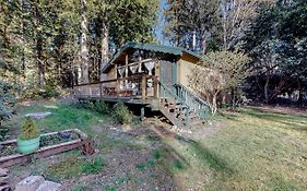 Cozy Cedar Cabin